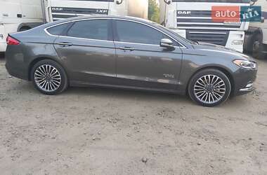Седан Ford Fusion 2017 в 