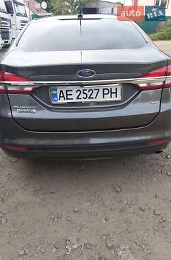 Седан Ford Fusion 2017 в 