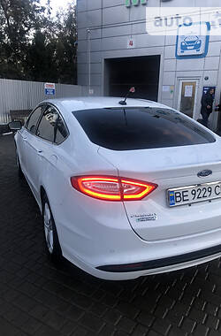 Седан Ford Fusion 2016 в 