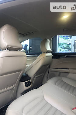 Седан Ford Fusion 2016 в 