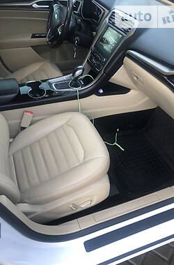 Седан Ford Fusion 2016 в 