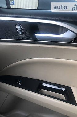 Седан Ford Fusion 2016 в 