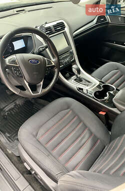 Седан Ford Fusion 2015 в 