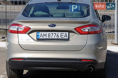 Седан Ford Fusion 2015 в 