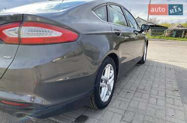 Седан Ford Fusion 2015 в 