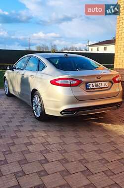 Седан Ford Fusion 2015 в 