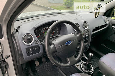 Хэтчбек Ford Fusion 2006 в 