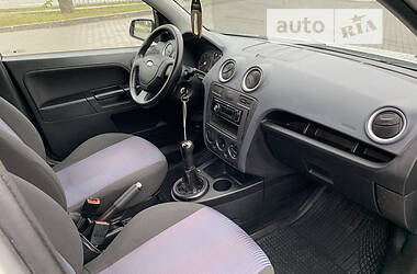 Хэтчбек Ford Fusion 2006 в 