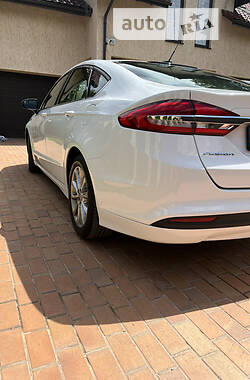 Седан Ford Fusion 2017 в 