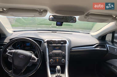 Седан Ford Fusion 2016 в 
