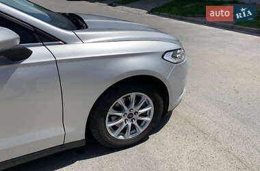 Седан Ford Fusion 2016 в 