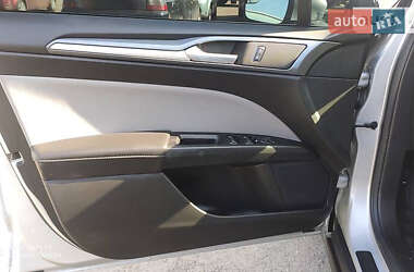 Седан Ford Fusion 2016 в 
