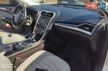 Седан Ford Fusion 2016 в 