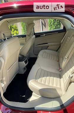 Седан Ford Fusion 2013 в 