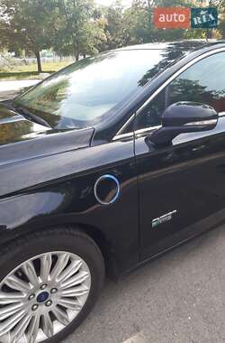 Седан Ford Fusion 2015 в 
