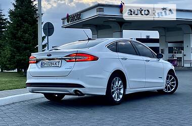 Седан Ford Fusion 2017 в 