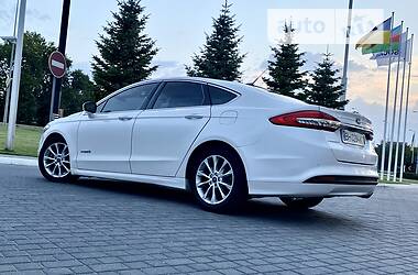 Седан Ford Fusion 2017 в 