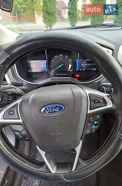 Седан Ford Fusion 2016 в 