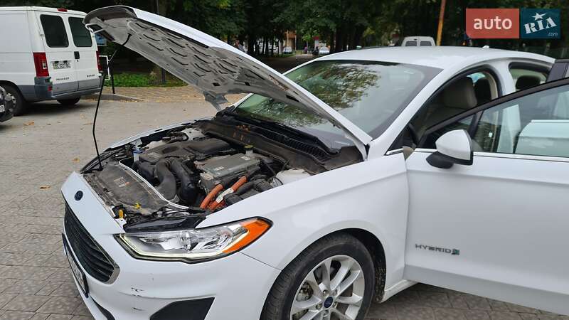 Седан Ford Fusion 2018 в Львове
