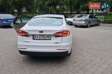 Седан Ford Fusion 2018 в 