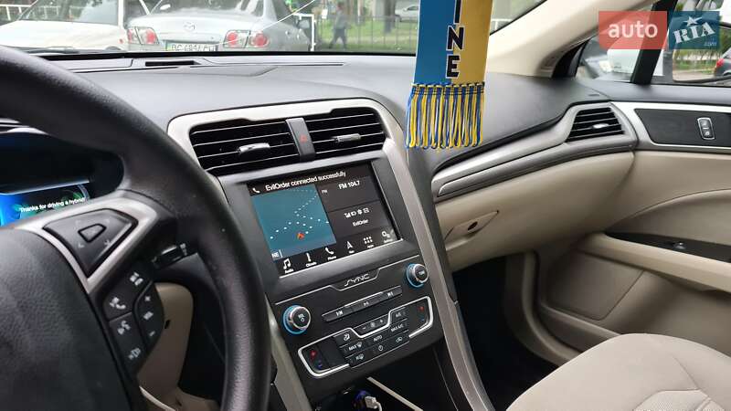 Седан Ford Fusion 2018 в Львове