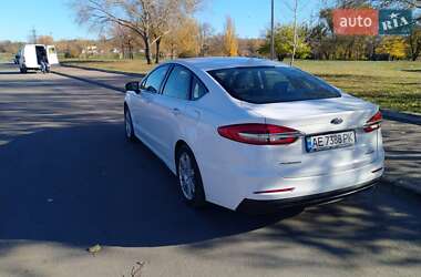 Седан Ford Fusion 2019 в 