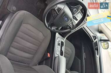 Седан Ford Fusion 2019 в 