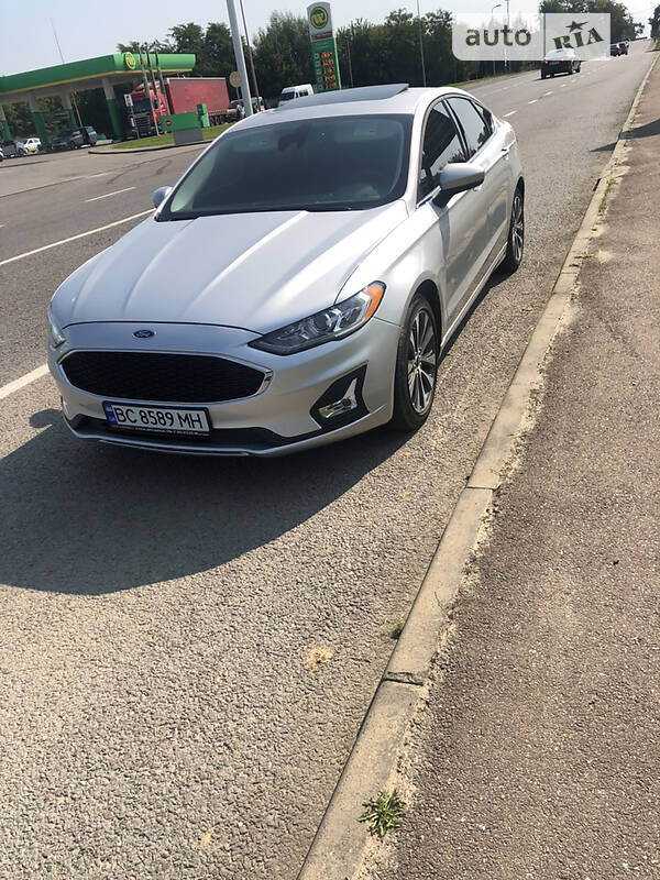 Седан Ford Fusion 2019 в Мостиске