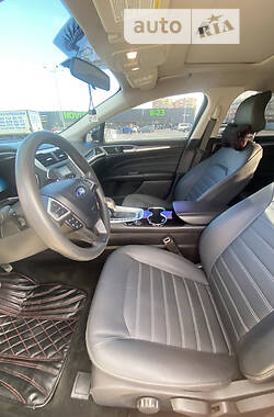 Седан Ford Fusion 2015 в 