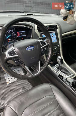 Седан Ford Fusion 2013 в 