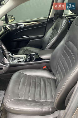 Седан Ford Fusion 2013 в 