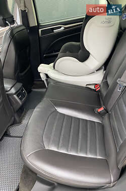Седан Ford Fusion 2013 в 