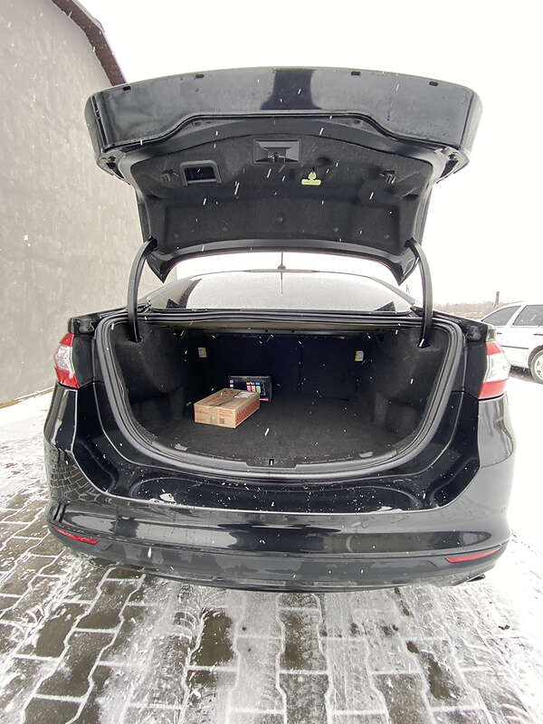 Седан Ford Fusion 2013 в Звягеле