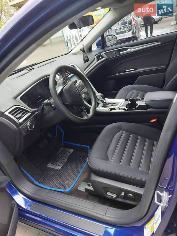 Седан Ford Fusion 2014 в Черкасах