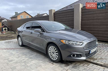 Седан Ford Fusion 2013 в 