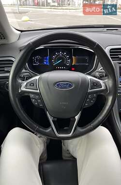 Седан Ford Fusion 2012 в 