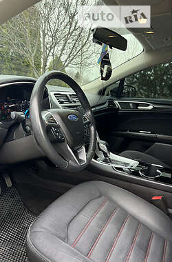Седан Ford Fusion 2013 в 
