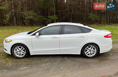 Седан Ford Fusion 2015 в 
