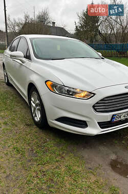 Седан Ford Fusion 2015 в 