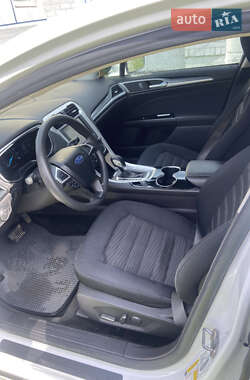 Седан Ford Fusion 2015 в 
