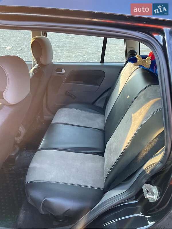 Хэтчбек Ford Fusion 2003 в Тячеве