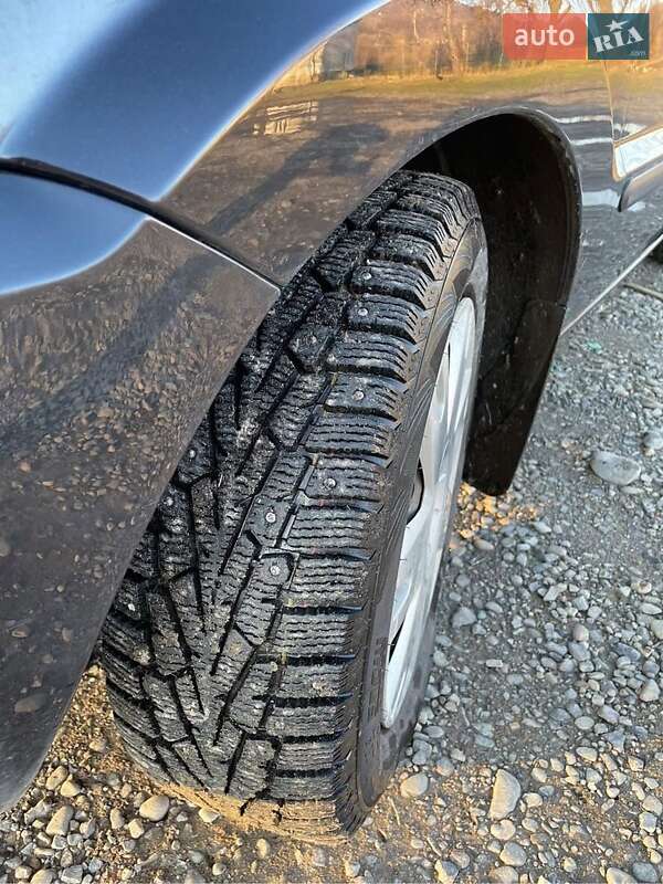 Хэтчбек Ford Fusion 2003 в Тячеве