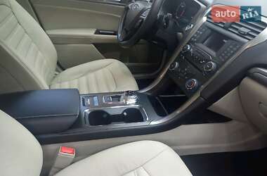 Седан Ford Fusion 2017 в 