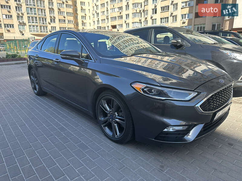 Седан Ford Fusion 2017 в 