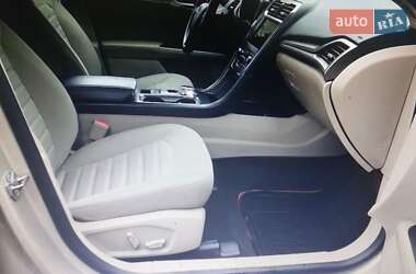 Седан Ford Fusion 2019 в 