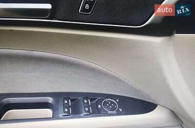 Седан Ford Fusion 2019 в 