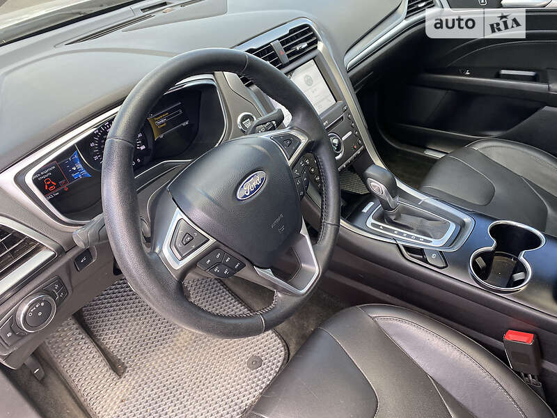 Седан Ford Fusion 2015 в Львові