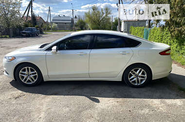 Седан Ford Fusion 2015 в 