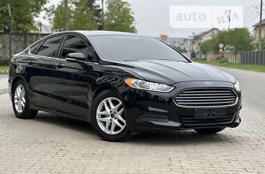 Седан Ford Fusion 2015 в 