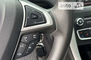 Седан Ford Fusion 2015 в 